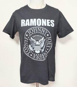 送料無料　【XLサイズ】ラモーンズ　Ramones　Tシャツ　旗　半袖　ロックバンド　パンク　ファンスマ