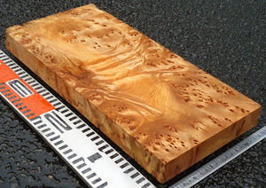 高齢樹の楡、バーズアイ杢多で見栄えあり！加工済板。長さ375mm幅178mm厚み32mm