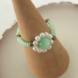 1円～　♪　ハンドメイド　約13号　グリーンのキャッツアイビーズのお花リング