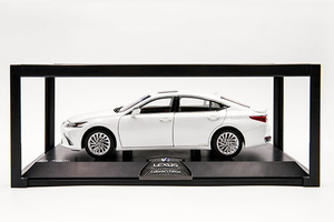 レクサス特注 1/18 レクサス ES300h ホワイト 2019 開閉式 Lexus ES 300 h