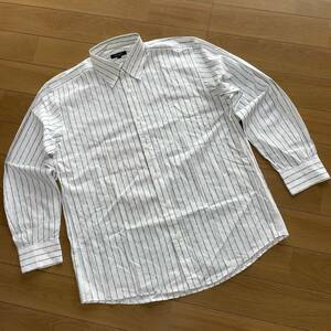 W-11　バーバリー LONDON（三陽商会・日本製）　サイズ L！　総ロゴシャツ