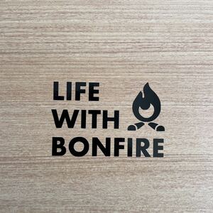 29. 【送料無料】 焚き火 LIFE WITH BONFIRE カッティングステッカー キャンプ CAMP アウトドア 黒【新品】