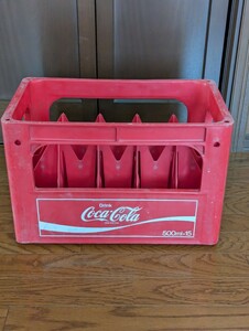 昭和レトロ コカ・コーラ プラスチック ボトル ケース 500ml ボトル 瓶 オブジェ 置物 ディスプレイ 当時物 希少 入手困難 激レア 現状品