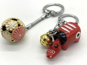 【古玩具】　キーホルダー　『赤べこ・鈴　　2点』　昭和レトロ/おもちゃ　ネコポス　O0305D