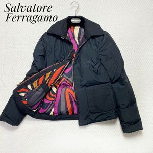 美品 Salvatore Ferragamo サルヴァトーレフェラガモ リバーシブルダウン ガンチーニ金具 黒 38 M相当 ナチュラルグースダウン コート 