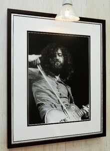 ジミー・ペイジ/1971/ライブ・フォト/額装/Jimmy Page/レッド・ツェッペリン/Led Zeppelin/Gibson Les Paul STD/Vintage Guitar/ギター