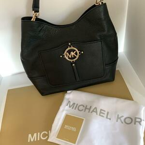 新品★Michael Kors /センターロゴがゴージャス！ショルダーレザートートバッグ　　ショルダーバッグ　通勤、デイリーに！30S1G2AH3L1　黒