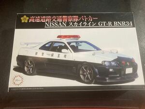 フジミ 1/24 ニッサン スカイライン GTR 34パトロールカープラモデル未組立