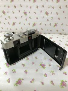 小型金属カメラ　MINOLTA HIーMATIC F 38mm f2・7 