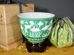 明時代　緑地留白魚藻文茶碗　大明正徳年製在銘　箱付　仕覆　台付