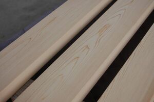 木曽桧　ヒノキ（天然材） 4本で10700円 8年乾燥 角材 材木 材木 新品