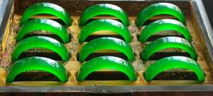 清代　冰種帝王緑翡翠の腕輪１２枚　共箱