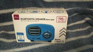 Daiso Retro-looking Bluetooth Speaker with Micro SD card slot (BLUE)