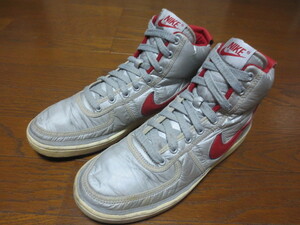 ＮＩＫＥ　ＶＡＮＤＡＬ　２００８　ナイキ　バンダル　ハイカットスニーカー　シルバー　赤スウォッシュ　２７．５ｃｍ