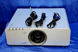 ◆高輝度 6000ルーメン/標準レンズ搭載◆ パナソニック Panasonic 1チップDLP方式 プロジェクター PT-DZ680S/HDMI/VGAケーブル付 50414Y