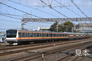 鉄道写真　東海道貨物線で試運転する中央快速線E233系のグリーン車4両組込み編成