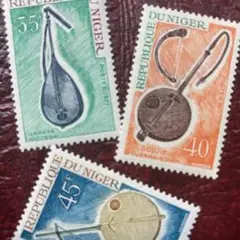 52126セール現品限り　外国切手未使用　ニジェール発行民族楽器3種揃凹版