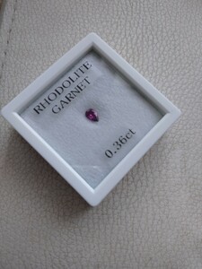 天然石　ルース　ロードライトガーネット　0.36ct 本物　銀座ベルエトワールで入手　ハンドメイドなどに