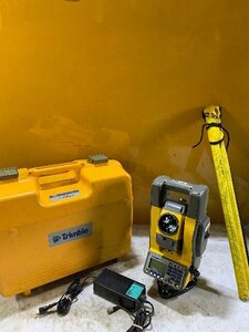 【1円スタート！】Trimble トリンブル M5 トータルステーション 測量機器 三脚、付属品付き 通電確認のみ その2 九