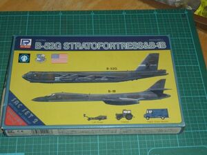 送料￥140~☆1/700　ボーイング B-52G ストラトフォートレス & ロックウェル B-1B　ピットロード　S-3