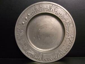 《中古》FEINZINN ST.GALLER PRAGE 錫(すず)製 アンティーク飾り皿 直径:20.2cm 動物たちの行進 骨董品・美術品