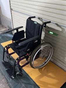 ★ KAWAMURA 車いす カワムラ 車椅子 イス 介助用 介護 福祉 リハビリ 折りたたみ可 中古現状★mak817