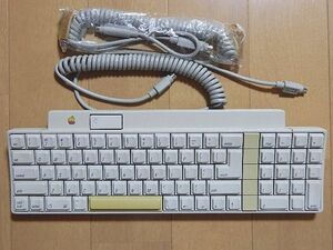 Apple II GS Keyboard（Made in Japan）／ コンパクト ADB仕様キーボード、難あり(？)