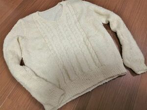 jjyk8-168 ■ 手編みのセーター ■ ニット トップス キッズ 女の子 ハンドメイド ケーブル編み ネップ 白 オフホワイト 130サイズくらい