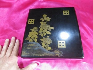 A　牡丹蒔絵硯箱　江戸時代中期　文化財　漆工　漆器　うるし　根来　朱塗り　木工　黄金　金箔　漆絵　唐物　沖縄　那覇　共箱