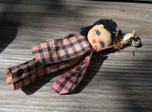 昭和レトロ【ポーズ人形 布人形】こけしを持ち 着物の女の子