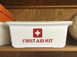 カッティングステッカー『救急箱☆FIRST AID KIT』カラー変更可☆ステンシル☆アウトドア