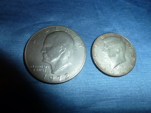 ケネディー 銀貨 ５０セント硬貨 1968年 ＆ アイゼンハワー銀貨 １ドル硬貨 1972年 計２枚セット 