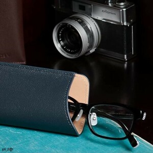 メガネケース おしゃれ ネイビー 本革 革 レザー スリム 軽量 薄型 ソフト 眼鏡ケース コンパクト シンプル ビジネス カジュアル 男女兼用
