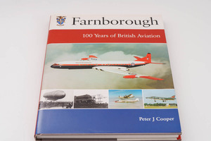 Farnborough: 100 Years of British Aviation 見返しに傷みあり　洋書　飛行機