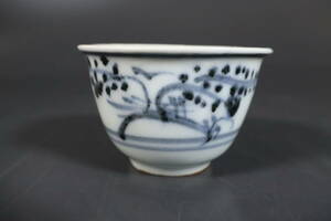 【和】(8997)　時代古作　初期伊万里酒杯　ぐいのみ　煎茶碗　古染付