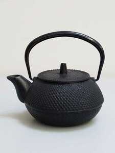 南部鉄器 岩鋳 急須 あられ 鉄瓶 茶器 煎茶器茶道具 日本製 伝統工芸　金属工芸 茶瓶