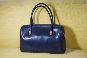 Salvatore ferragamo ハンドバッグ 金具 クラシカル バッグ 紺 ヴィンテージバッグ フェラガモ