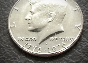 ケネディ1776-1976 建国２００年記念50セント硬貨　D刻印 送料無料です。（15818） USA 貨幣 ハーフダラー アメリカ