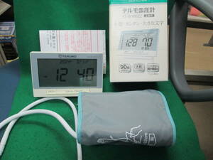 テルモ血圧計 ES-W100ZZ 上腕式 検索用：小型 メモリー 電子 血圧計 乾電池式 簡単 シンプル 置時計 カレンダー デジタル