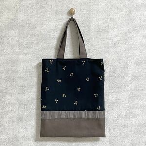 ハンドメイド　小さな手提げバッグ★キラキラさくらんぼ　チュール