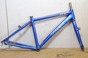 □TREK トレック 7.3FX クロスバイクフレーム 2010年 17.5size