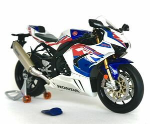 タミヤ　1/12 ホンダCBR1000RR-R 30周年限定カラープラモデル　塗装済み完成品 1:12