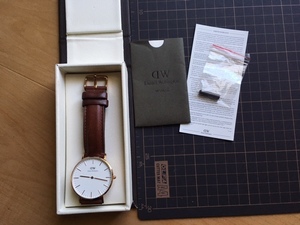 良品 付属品有 Daniel Wellington ダニエルウェリントン B14 36mm ゴールド×ホワイト文字盤 純正ベルト クオーツ 腕時計