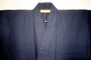 壱土2159 遠州木綿 男着物単衣 裄70丈141К透かししじら織 沈んだ紺色 新品 何かと便利な無地感です