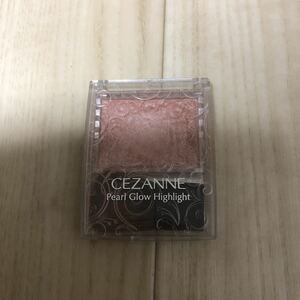 CEZANNE Pearl Glow Highlight（ロゼベージュ）