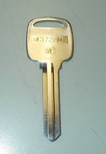 即決　マツダ　MAZDA　スペアキー　M372 Ｍ327ブランクキー 　クローバー社　合いカギ　鍵 　未使用　旧車　送料180円