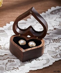指輪ケース 木製 リングボックス ハート型 クルミ製 1個 クリア窓 ジュエリーボックス アクセサリケース おしゃれ プロポーズ 結婚式