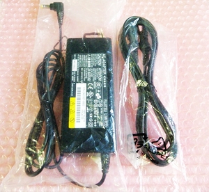 送料無料！FMV-E8280 A8280 S8390 S8380 T8270 H8220 S8225/7190NU4 7190NU4/B / 7180MR3など用純正19V4.22A電源アダプタ