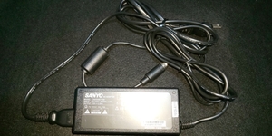 SANYO ACアダプター LSE0208C1950 D43011 動作未確認品 中古
