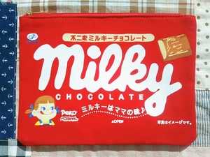 大きめフラットポーチ ミルキーチョコレート ペコちゃん